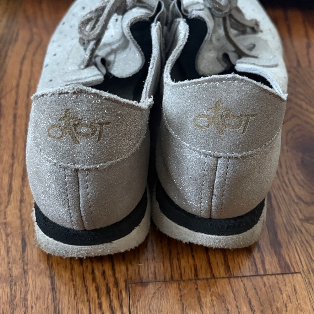 OTBT Lunar Leather Silver Shimmer Comfort Lace Up Sneakers Size 9.5 - Picture 4 of 5